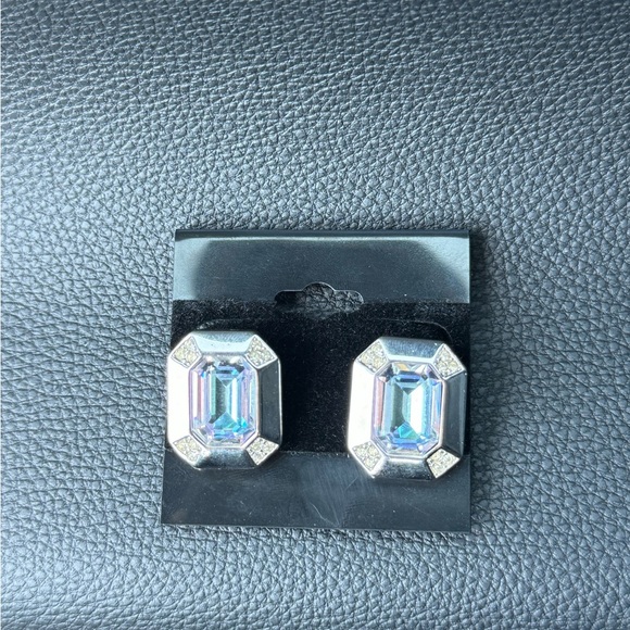 Vintage Christian Dior Aqua Blue crystal clip-on earrings - Picture 10 of 10